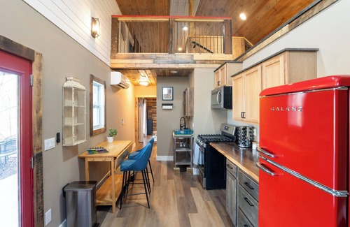 Franklin Casa | NEW Tiny Retreat: Modern Comfort & Mountain Charm