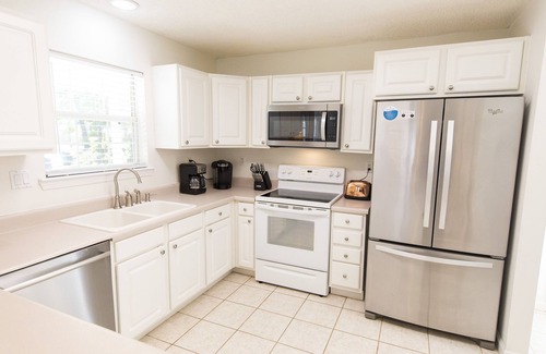 Gulfview Heights Casa | New to Dune Allen Realty! 10-min walk or 2-minute golf cart ride away to beach!