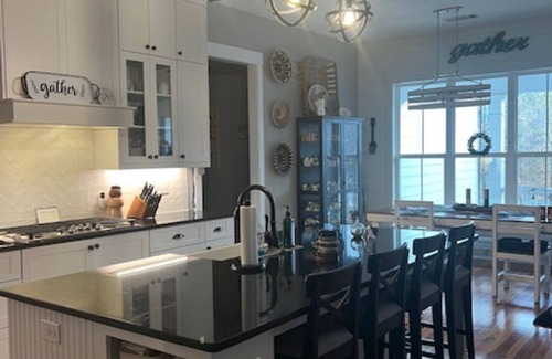 Thomson Otro | New to market - modern farm house Masters rental