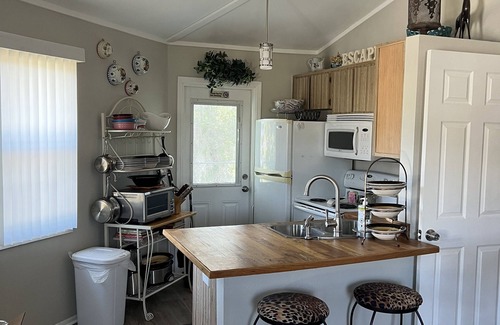 Crystal River Cabaña | NEW TO MARKET read great reviews from my other properties Cute Cozy Home