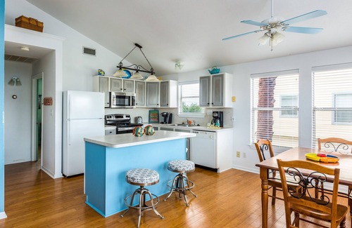 Jamaica Beach Casa | NEW TO THE MARKET - CANAL VISTA WATERFRONT CANAL LOCATION - SLEEPS 7