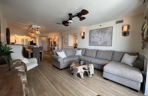 Orange Beach East Condominio | NEW TO THE MARKET - All New Furniture & Decor!!
