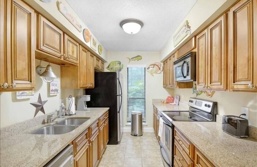 Saint Simons Heights Condominio | New to vacation rentals...2-bedroom ground floor-complex has pool/tennis...