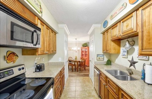 Saint Simons Heights Condominio | New to vacation rentals...2-bedroom ground floor-complex has pool/tennis...