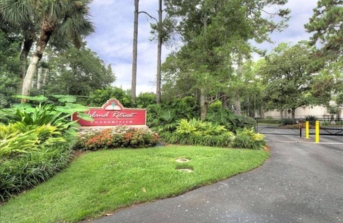 Saint Simons Heights Condominio | New to vacation rentals...2-bedroom ground floor-complex has pool/tennis...