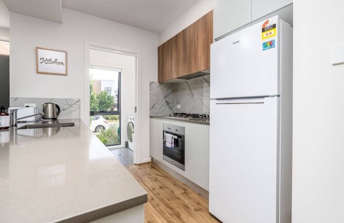 Lawson Apartamento | New to VRBO: Light Filled 2BR/2BA Townhouse