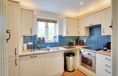 Cirencester Cabaña | *New* Toad Hall: Lake Access & Family Friendly