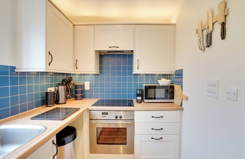Cirencester Cabaña | *New* Toad Hall: Lake Access & Family Friendly