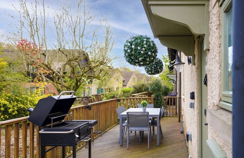 Cirencester Cabaña | *New* Toad Hall: Lake Access & Family Friendly