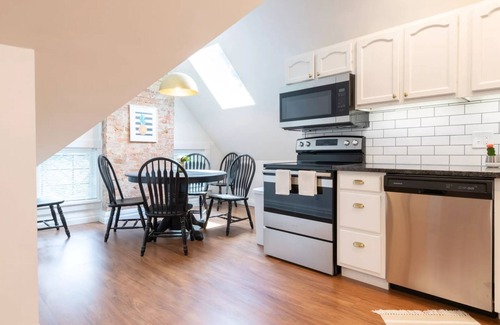 East Walnut HIlls Condominio | Nuevo apartamento en el último piso en estilo victoriano: ¡5 minutos al centro de la ciudad y 40 minutos al encuentro Ark!
