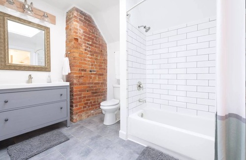 East Walnut HIlls Condominio | Nuevo apartamento en el último piso en estilo victoriano: ¡5 minutos al centro de la ciudad y 40 minutos al encuentro Ark!