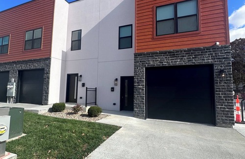 Quincy Casa | New Townhome in the Gem City!