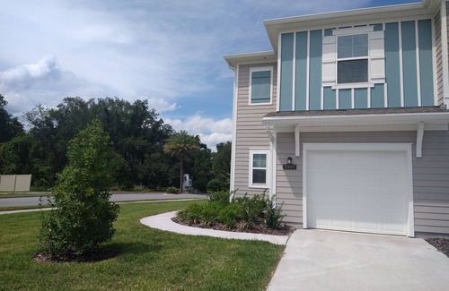 North Beach Casa | New Townhome In Atlantic Beach, Florida has 2 Bedrooms available near beaches.