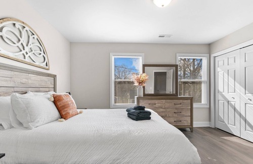 East Durham Casa | New Townhome -near Downtown, DPAC, Food - Unit B