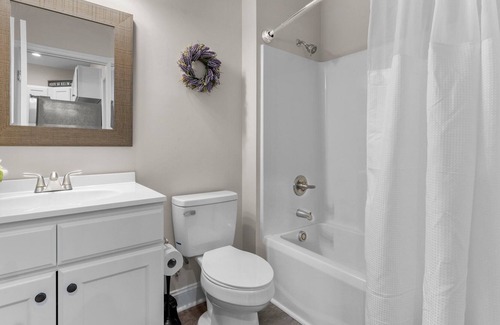 East Durham Casa | New Townhome -near Downtown, DPAC, Food - Unit B