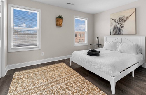 East Durham Casa | New Townhome -near Downtown, DPAC, Food - Unit B