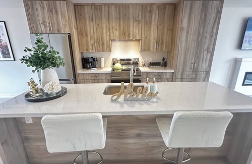 Oakville Casa | New townhouse for rent - 4 Bedrooms, 3.5 baths, 2 Car garage, WFH setup.