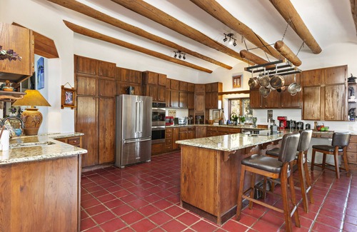 Canoncito Casa | NEW! Tranquil Home |15 min to Santa Fe Plaza | Perfect for Groups | Dogs ok