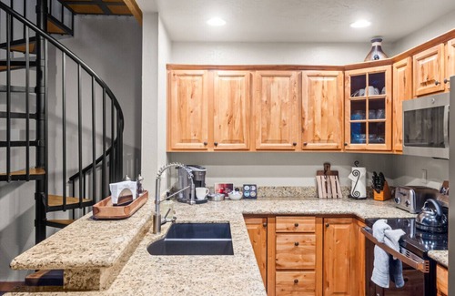 Sedona Casa | NEW! Tranquil Sedona Creekside Retreat!