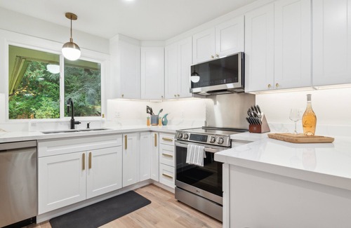 Bainbridge Island Casa | NEW! Tranquil Waterfront Escape with Harbor Views