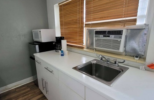 Wynwood Art District Condominio | ✨New, Trendy, Cool Wynwood Flat-12