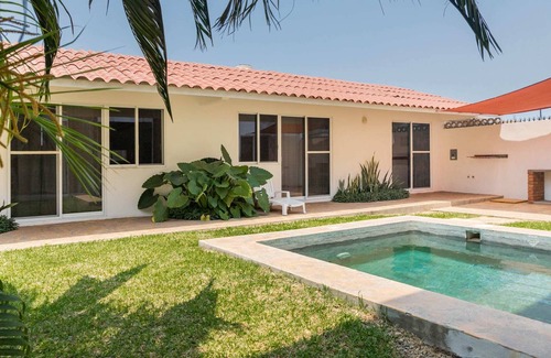 Emiliano Zapata Apartamento | NEW! Tropical Garden, Pool, BBQ, Beach 660 mts