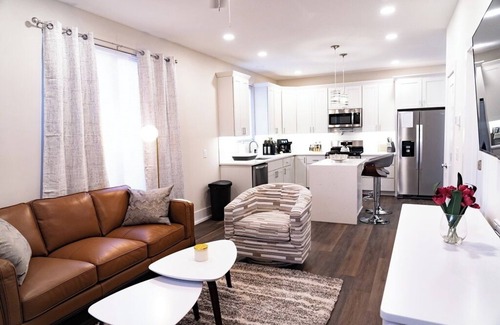 Hayes Casa | New Turf:Rooftop& Patio min's from Downtown, Duke, NCCU, Hospital,Durham Bulls