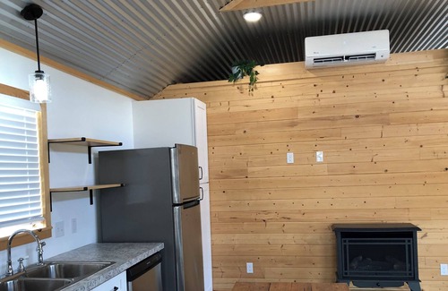 New Ulm Cabina | New Ulm Country Cottage /Spacious Tiny home