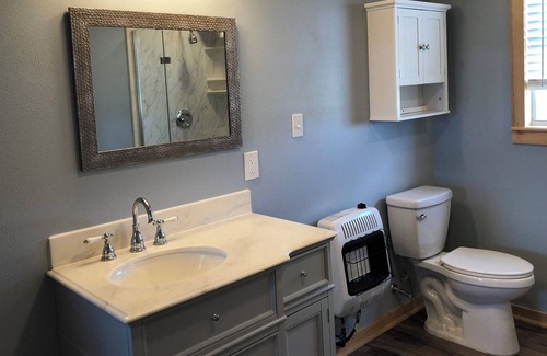 New Ulm Cabina | New Ulm Country Cottage /Spacious Tiny home