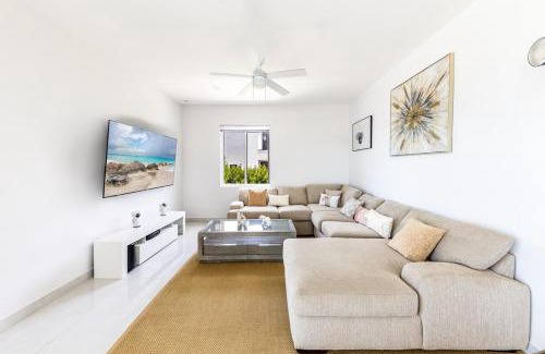 Discovery Bay Villa | New Unique Villa Blue Top! 2 Bedroom Waterfront
