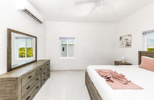 Discovery Bay Villa | New Unique Villa Blue Top! 2 Bedroom Waterfront