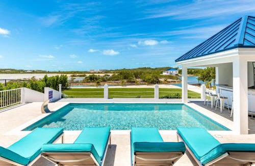Discovery Bay Villa | New Unique Villa Blue Top! 2 Bedroom Waterfront