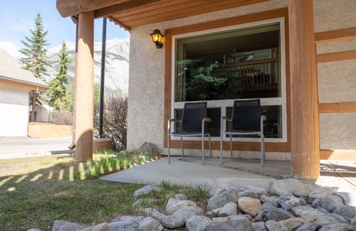 Banff Condominio | NUEVO + Unique Wolf Condo | Acceso a la bañera de hidromasaje
