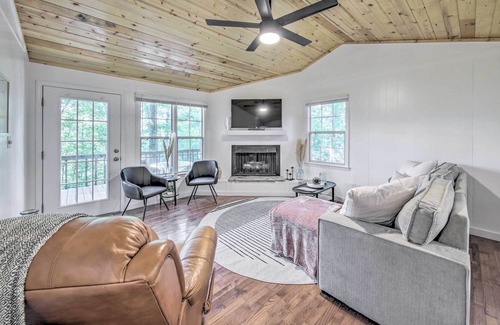 Young Harris Cabina | NEW! Updated Young Harris Cabin w/ Deck & Porch!