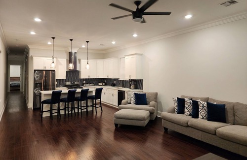 Broadmoor Casa | New Uptown Broadmoor Home