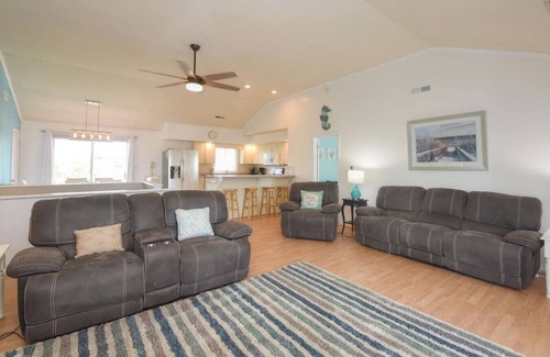 Sandbridge Apartamento | New! VA Beach, 5bd/3Bth, Pool/Beach/Kayak