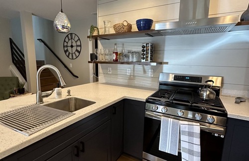 Paradise Estates Casa | New Vacation Home near Mt Rainier. We now have Wi-Fi. We do not allow pets.