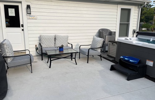 Michigan City Casa | New Vacation Home - 4 Bed/3 Bath w/ Hot Tub & Fire pit - 5 min to beach