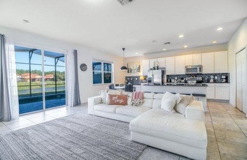 Bellavida Casa | NEW Vacation Townhome Private Pool Near Disney!