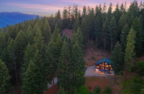 Cle Elum Casa | NEW! Views of CLE ELUM LAKE/MTN*NR*Suncadia* HOTTUB