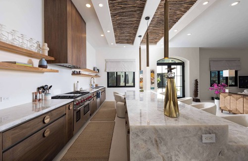 Buzzards Casa | New Villa, Priv. Suites, Priv. Pool + Beach Club Access