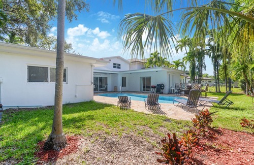Ojus Casa | NEW VILLA WITH POOL AND GARDEN BY AVENTURA MALL