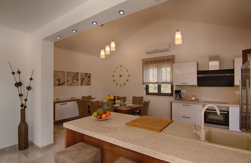 Pinezici Villa | Villa de nueva construcción con piscina, a 500 metros de la playa, barbacoa, vistas al mar, zona tranquila