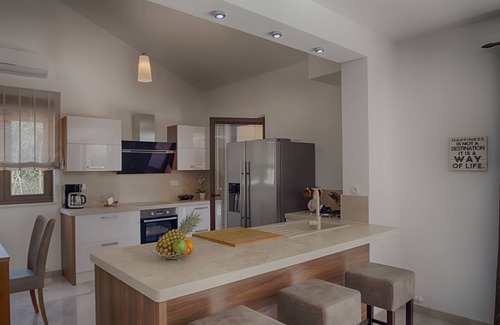 Pinezici Villa | Villa de nueva construcción con piscina, a 500 metros de la playa, barbacoa, vistas al mar, zona tranquila