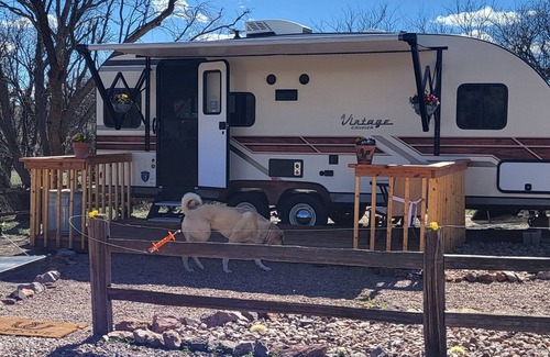 Sonoita Casa | New Vintage Trailer on 40 acre horse ranch close to wineries and fun outings.