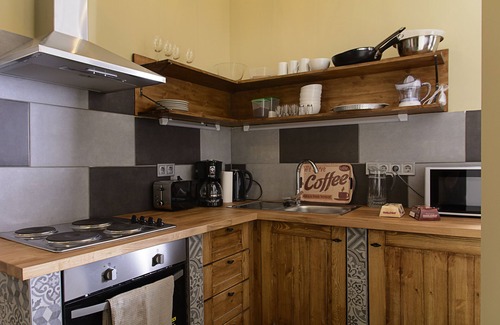 Erzsebetvaros Casa | New - Walnuttree Double 12 Person Apartment Central in Budapest - Hungary