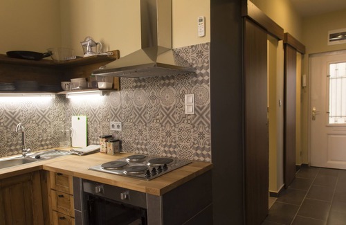 Erzsebetvaros Casa | New - Walnuttree Double 12 Person Apartment Central in Budapest - Hungary