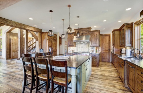 Warrior's Mark West Casa | NEW Wandering Moose on Peak 10, Epic Views, Hot Tub, LOCATION!