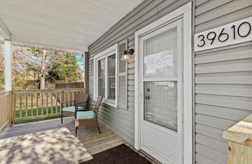 Anchorville Apartamento | New! Warm & Cozy 3BR w/Hot Tub, Firepit & BBQ!