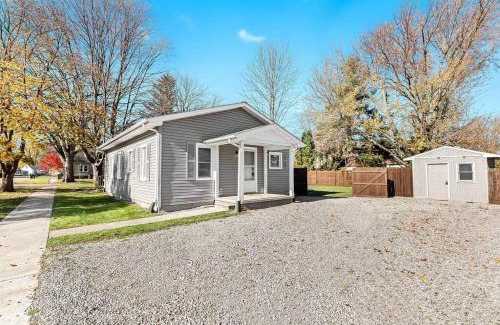 Anchorville Apartamento | New! Warm & Cozy 3BR w/Hot Tub, Firepit & BBQ!